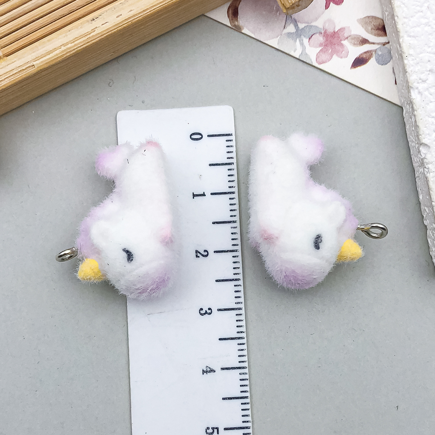 흰색과 분홍색 레진 무리 동물 유니콘 26x21mm-2.9g-23139 1개