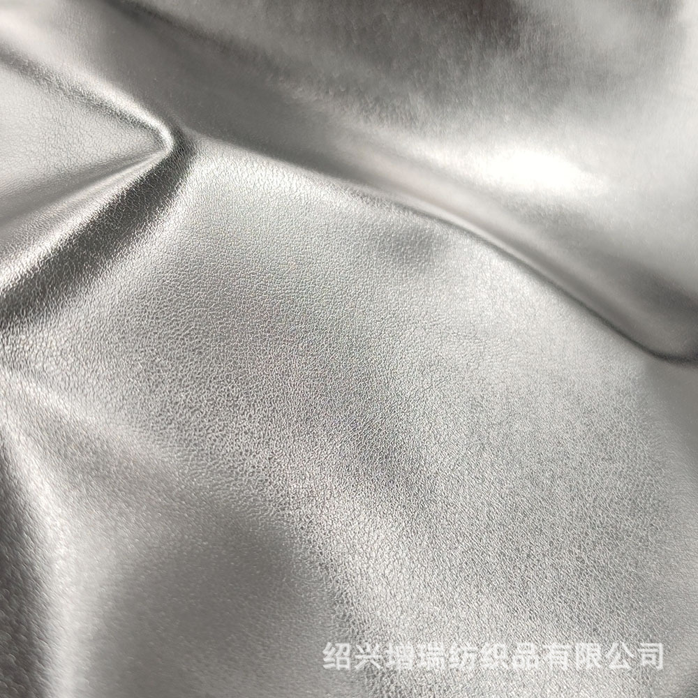 小额批发弹力高亮银色PU革 银色高光镜面pu皮料 弹力镜面皮面料