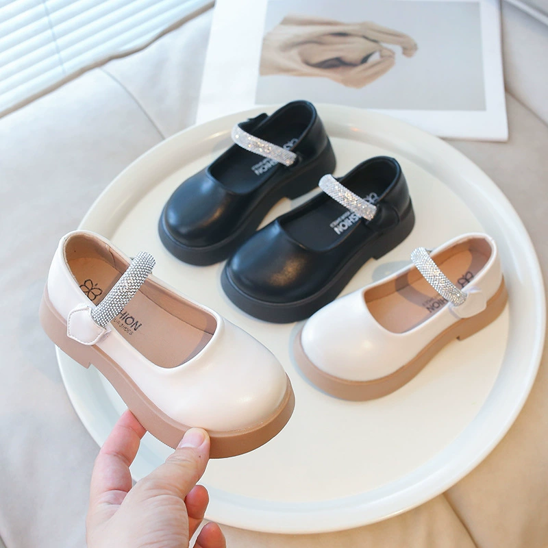 Маленькие кожаные туфли для девочек в однотонном цвете 2024 Весенние и осенние стразы для девочек