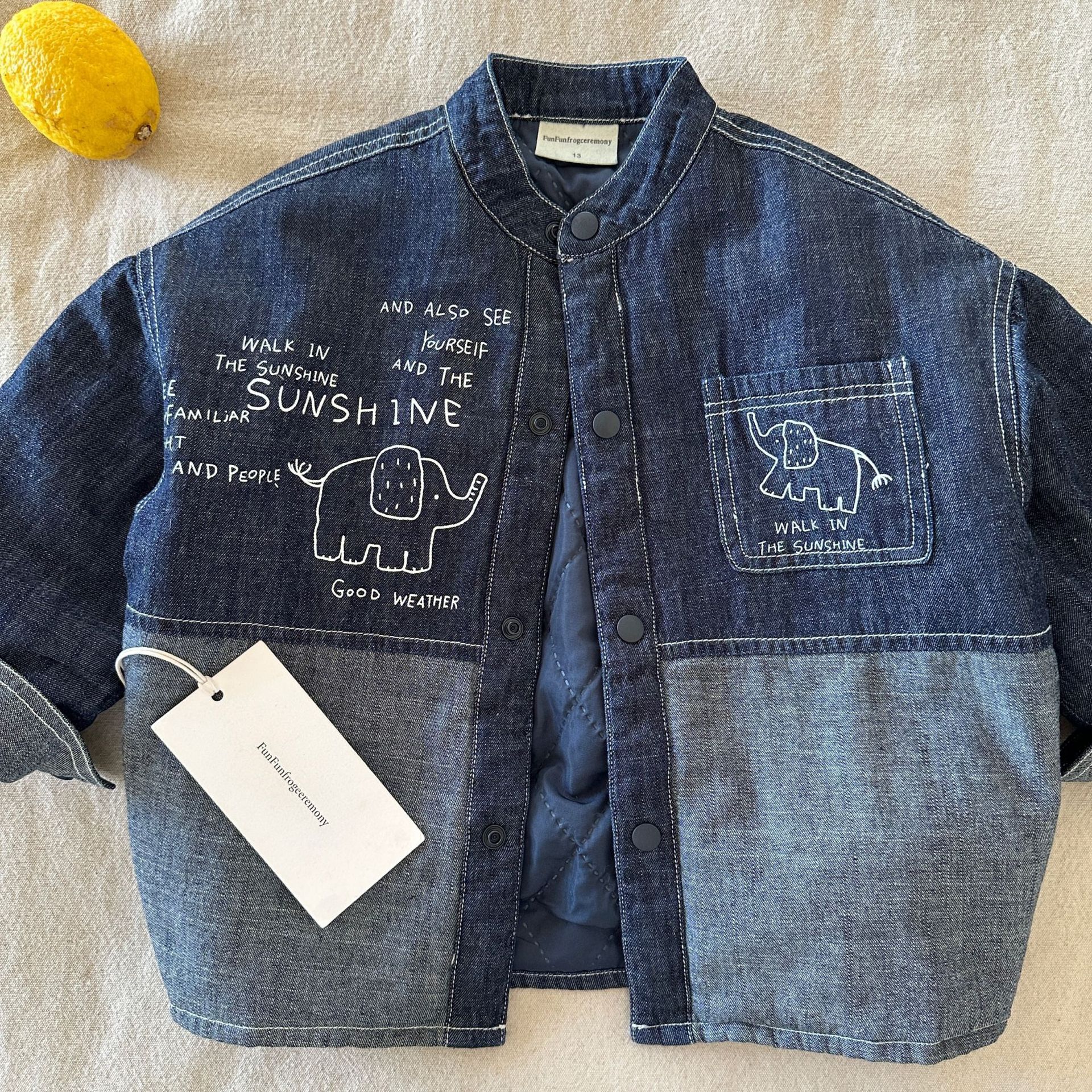 In-stock winter collection of children's clothing: 2026 autumn/winter denim shirts, cotton-padded jackets, and illustrated denim cotton coats for boys and girls, with copyright protection