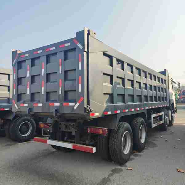 Exported dump truck, front four rear eight axle muck dump truck, used HOWO rear eight wheel 6X4 dump truck