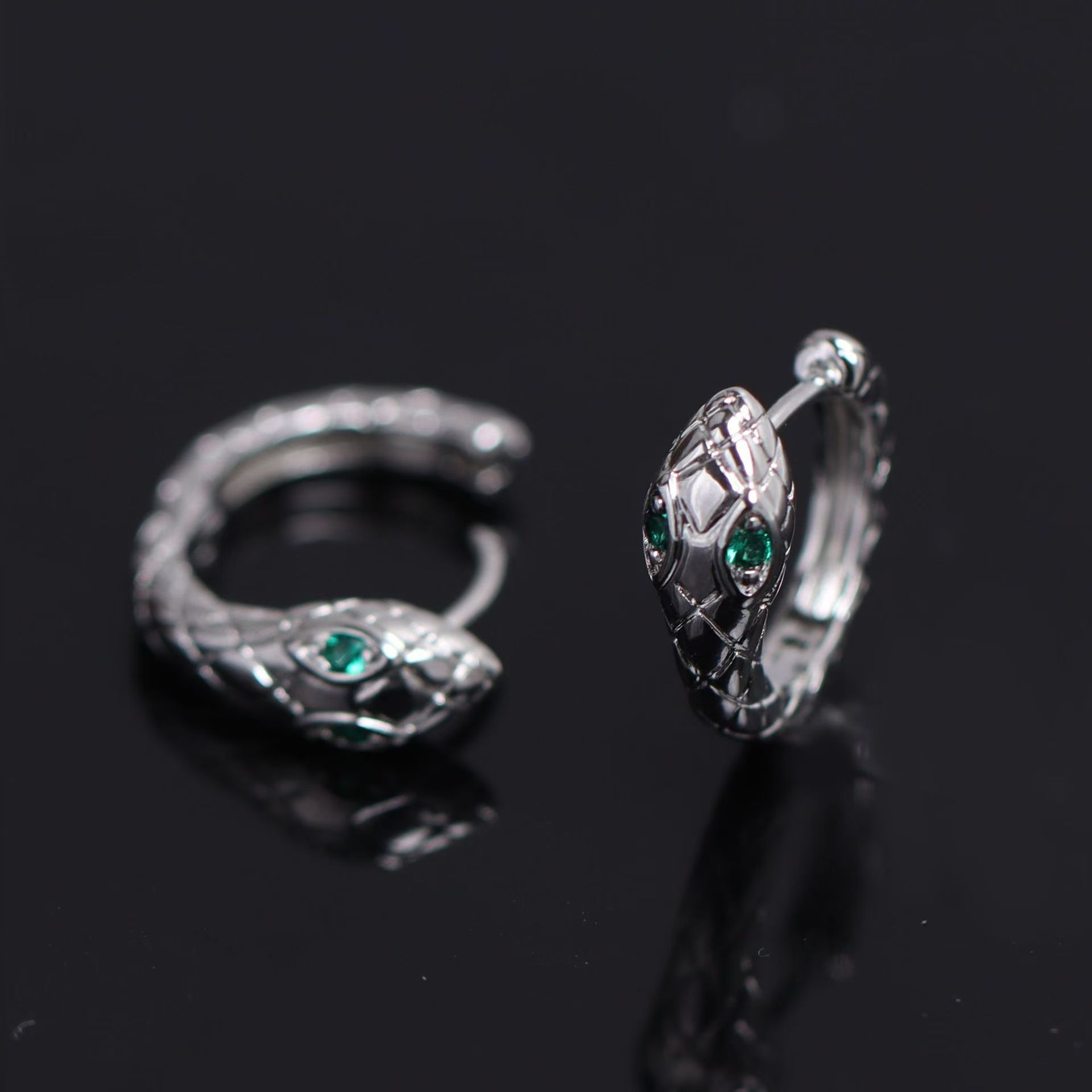 S999 sterling silver green eyes snake ear ring men's unique design earrings ruffian handsome tide high-end earrings wholesale