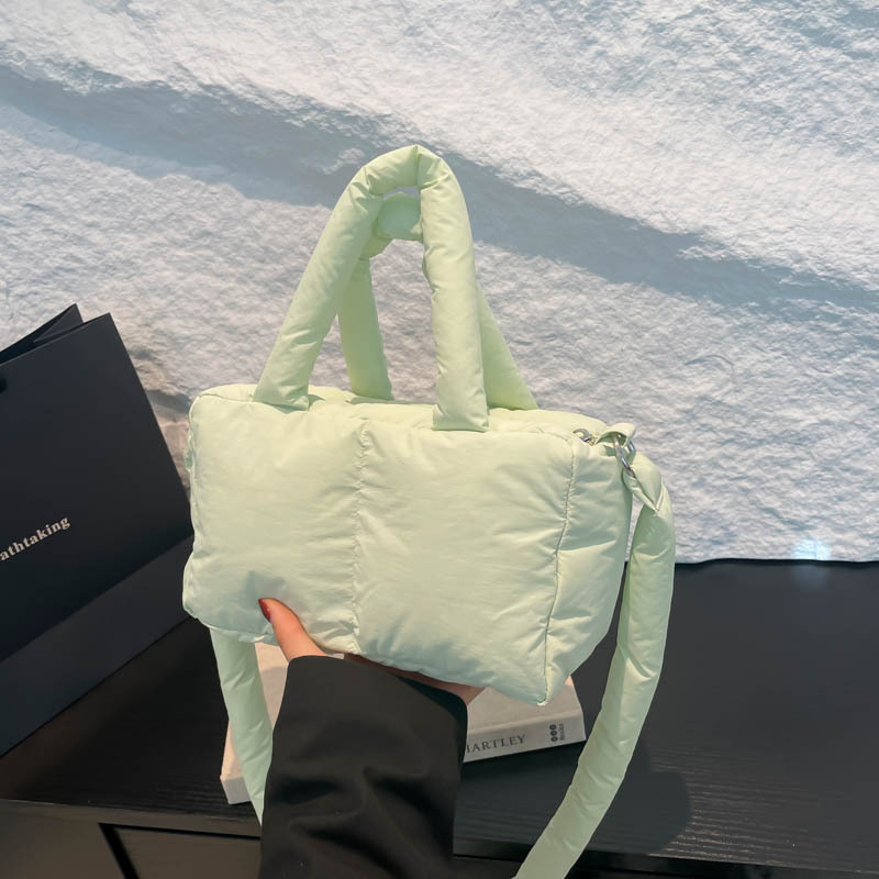 2025 nuevo cross-border cuadrado bolso de plumón portátil de espuma de algodón de mujer brazalete ligera relleno de algodón mochila casual image 9
