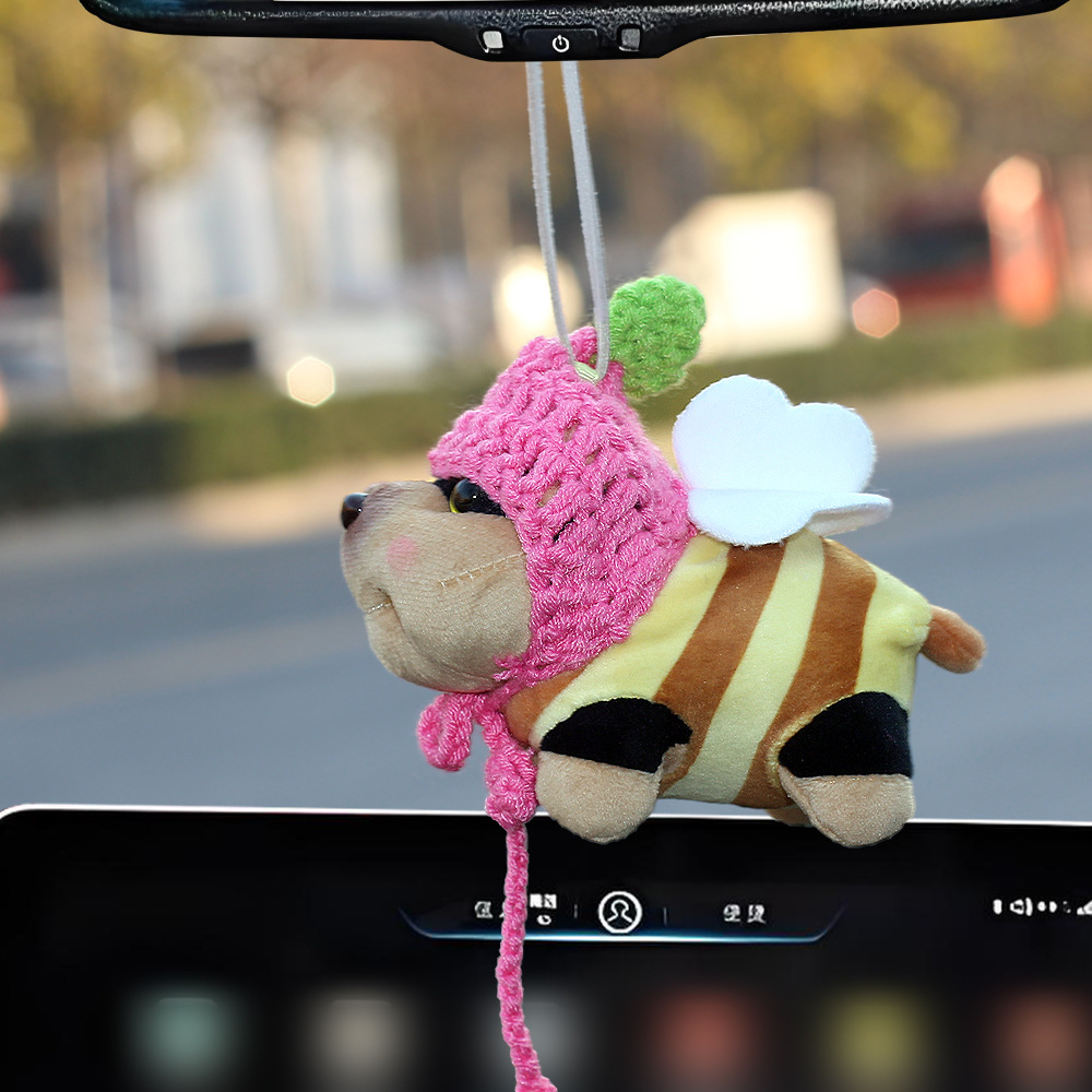 Colgante de automóvil 2025 nuevo perro muñeca de abeja muñeca de automóvil retrovisor remolque accesorios para chicas colgantes