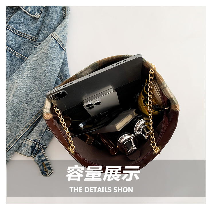 Fashionable woolen trendy striped deer bag for women, new autumn 2024 collection, chain niche single-shoulder crossbody bag undefined