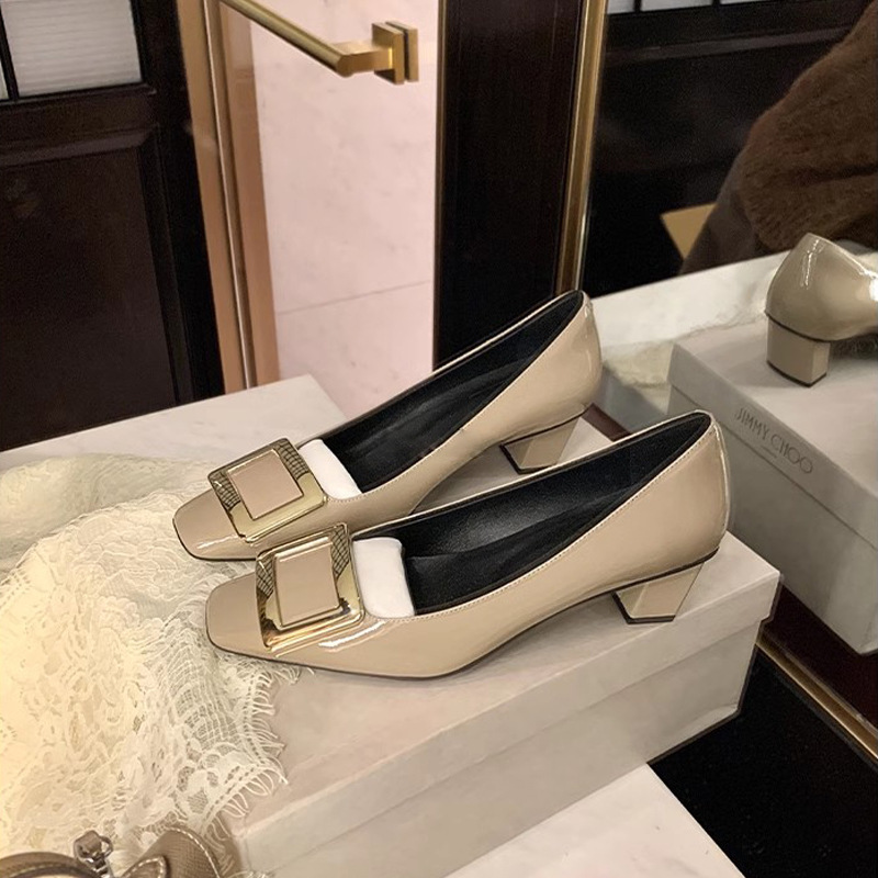 2025, primavera nuevo estilo retrógrado francés, cabeza cuadrada de talón grueso, zapatos de talón alto para mujeres