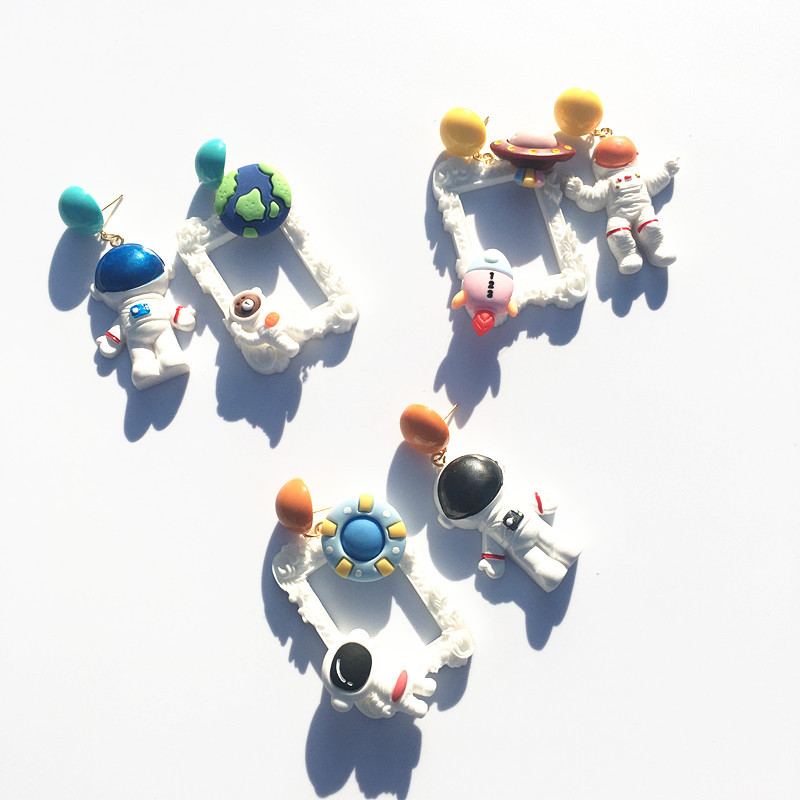 22g Weight Earrings Classification 1 Pair Quantity 1 Pair Simple Style Astronaut Patchwork Arylic Earrings