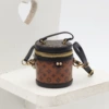 Large bucket bag V flower light brown