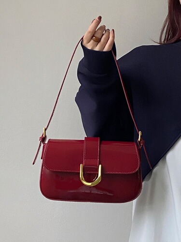 High-end shoulder bag for women 2024 Korean version retro burgundy horseshoe buckle portable armpit bag single shoulder crossbody bag for women