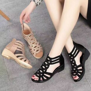 Soft Leather Roman Sandals Women's Summer 2025 New Soft Sole Mother Shoes Fashionable Outwear Women's Sandals Wedge Women's Shoes