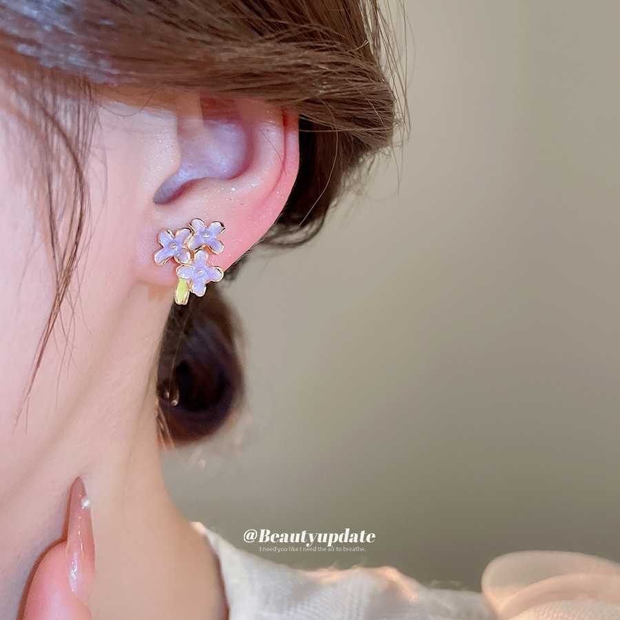 Pendientes de flores de aceite de gota de aguja de plata Pendientes de todo fósforo de moda dulce y suave Pendientes de temperamento fresco pequeño, sentido de clase alta de nicho