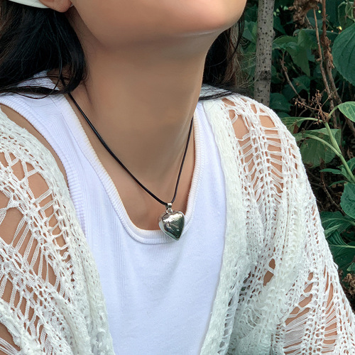 European and American cross-border jewelry, versatile popular heart geometric necklace, simple mirror three-dimensional heart-shaped pendant necklace for women