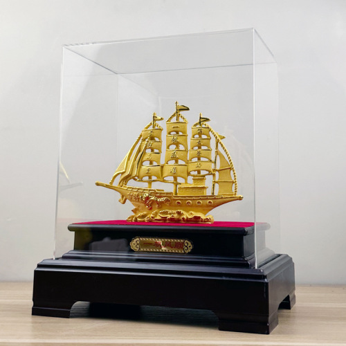 Yiwu manufacturer Rongsha gold smooth sailing sailing ornaments creative insurance company 4S store gold store sales gifts