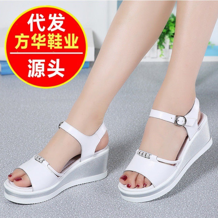 Sandalias de tacones para mujeres 2026 verano nuevos zapatos de mujer con hebilla de tacones altos con sandalias de piel de falda