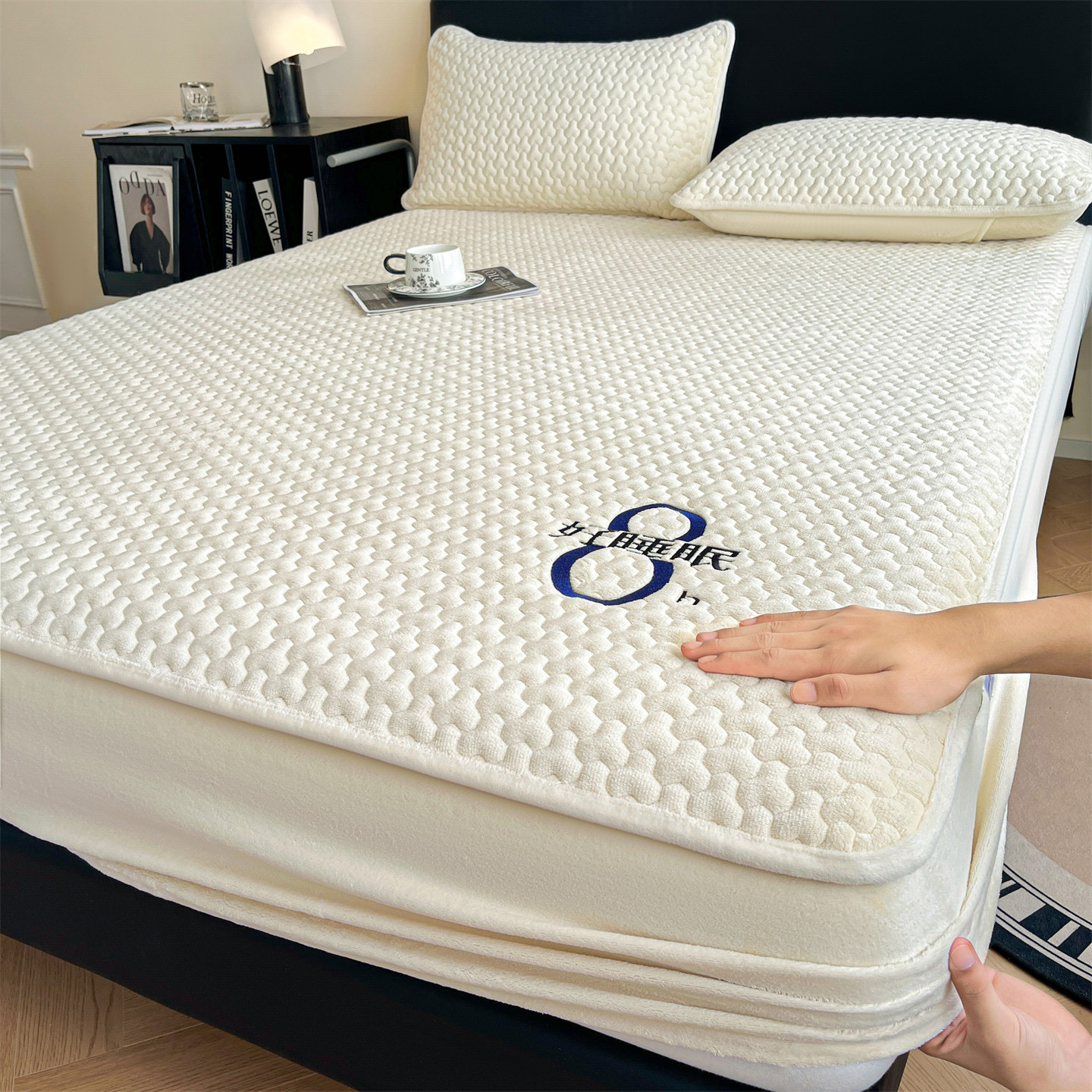 Milk Velvet Quilted Bed Bed Sheets Single Piece Winter Thickeneded Warm Coral Velvet Bedspread Mattress Protector All-Inclusive Bed Bed Sheets Set