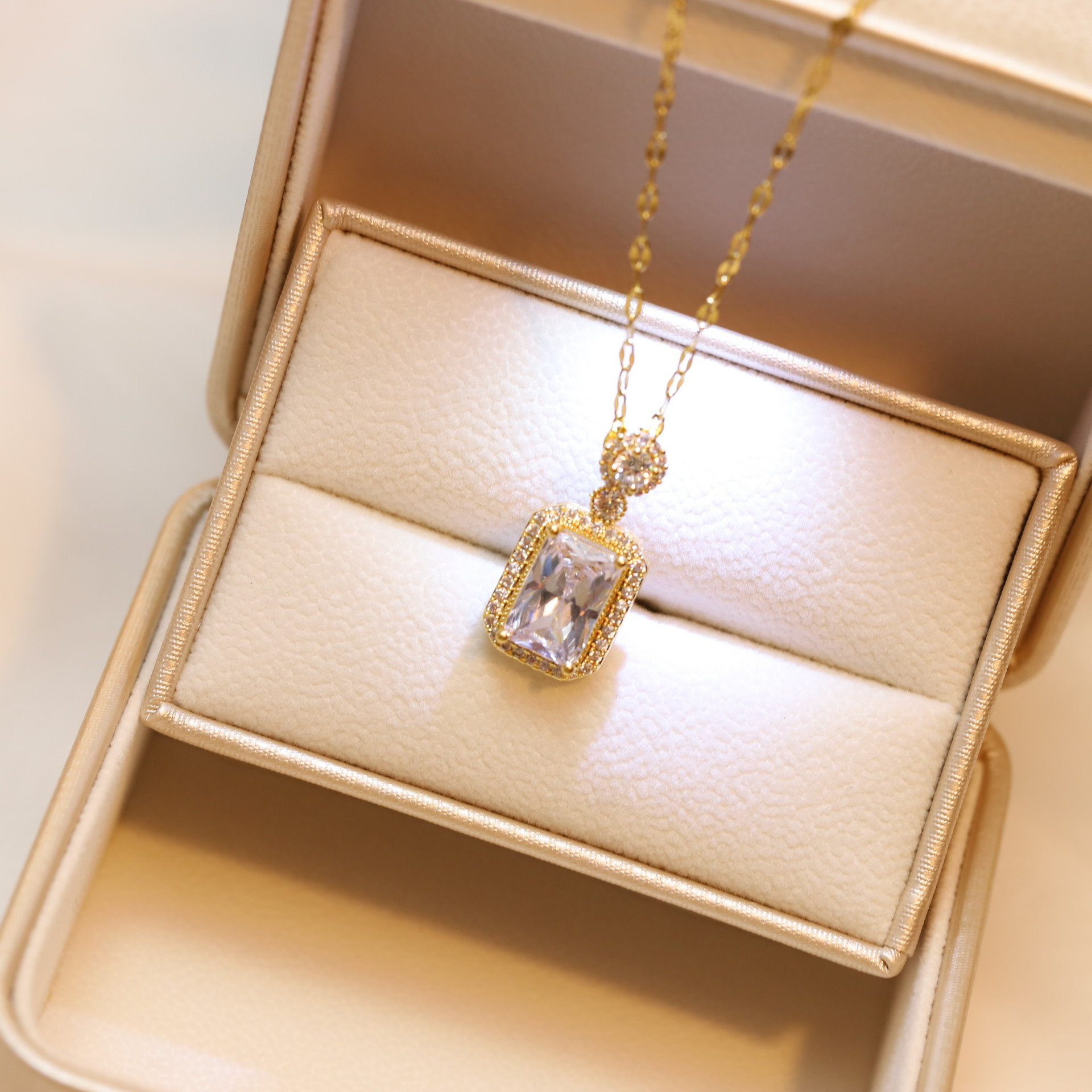 Retro Geometric Titanium Steel Inlay Zircon Pendant Necklace 1 Piece