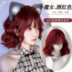 ラズベリーレッドフェイクヘア女性ショートヘア年齢軽減フルヘッドカバーユニバーサルcosリトルウィッチjkショートカーリーヘアウールカーリーフェイクヘア