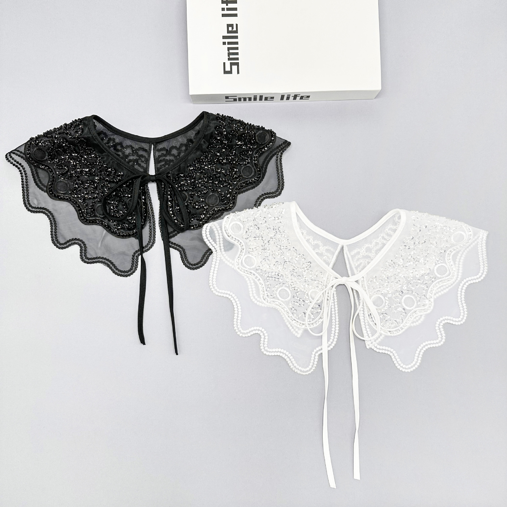 Negro y blanco doble encaje cuello falso cuentas decoración de niños suéter vestido chaqueta cuello transparente en stock image 1