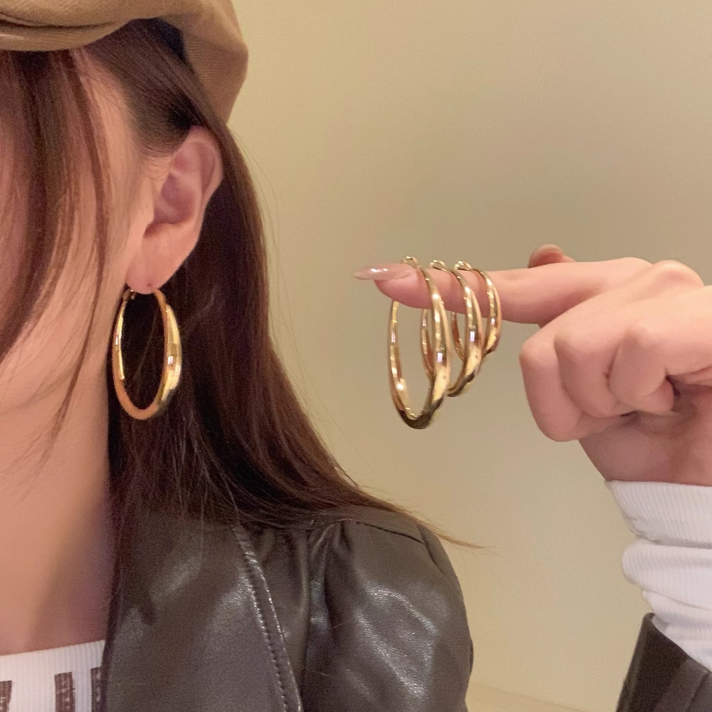 Korean Style Simple Gold Earrings for Women, Accessible Luxury, High-End, Elegant and Atmospheric Earrings, Personalized Sexy Earrings, Plain Hoop Earrings