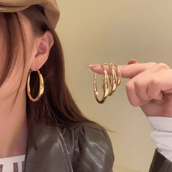 Korean Style Simple Gold Earrings for Women, Accessible Luxury, High-End, Elegant and Atmospheric Earrings, Personalized Sexy Earrings, Plain Hoop Earrings