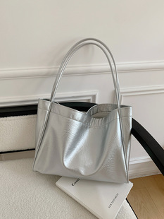 Capacious shoulder bag for leisure, one-shoulder bag