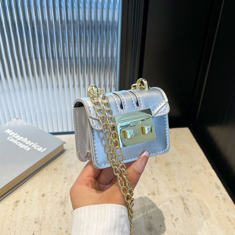 2024 principios de otoño nueva cadena de viaje bolso pequeño nicho personalidad ins cadena de hombro mini bolsa de cambio