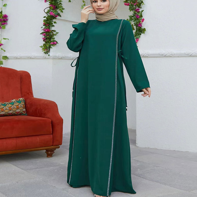 Middle Eastern skirt Muslim Qatar cross-...