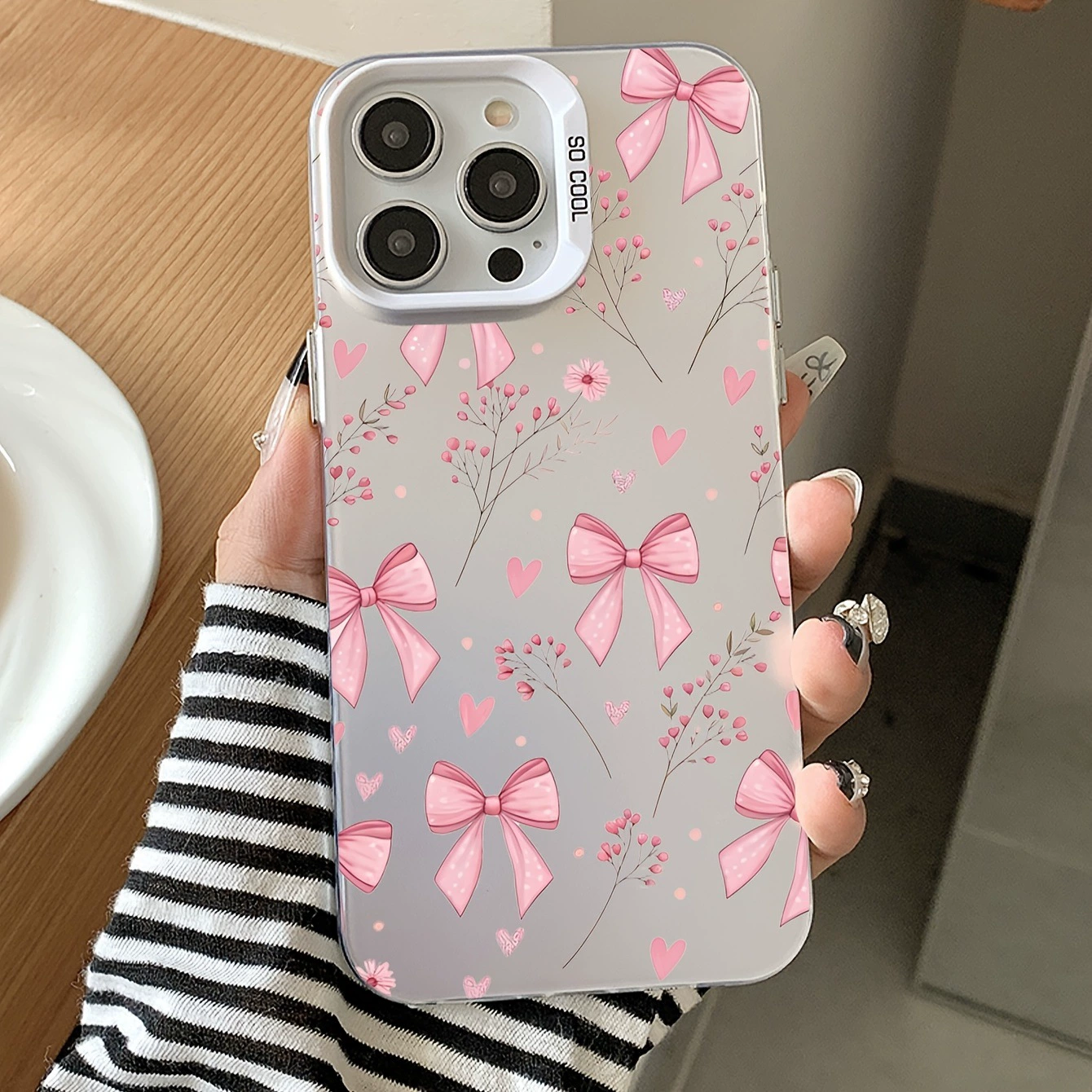 Чехол для телефона (Apple iPhone 11–17) серебристая панель с розовым бантом, противоударный, мультяшный