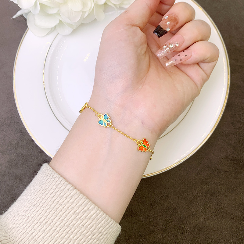 Nueva pulsera de oro antiguo estilo chino estilo palacio esmalte mariposa simple pulsera mujer no se desvanece joyas de mano