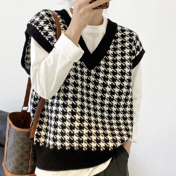 Houndstooth Knitted Vest for Women in Autum V Neck Contrasting Color Loose Versatile Sweater Vest Japanese Style Style Pullover with Waistcoat Inside Houndstooth Knitted Vest for Women in Autum V Neck Contrasting Color Loose Versatile Sweater Vest Japanese Style Style Pullover with Waistcoat Inside