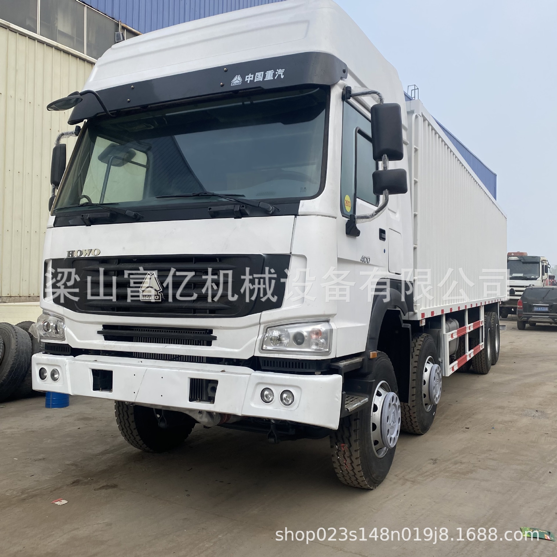 Exported to Africa: Sinotruk Howo Box-Type Truck with 12 Wheels (Four Front, Eight Rear), High Horsepower, Remanufactured Container Truck