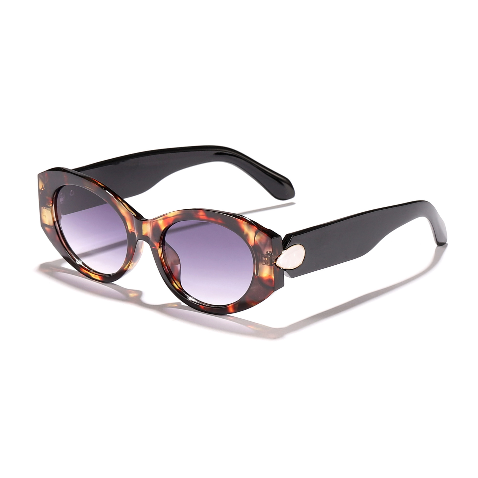 Gafas de sol de moda europeas y americanas, marco ovalado retro, accesorios de gemas, gafas de sol de pasarela de lujo ligero de alta gama para mujer