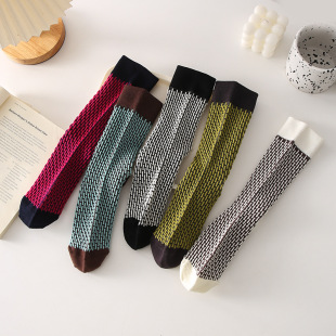 Autumn and winter socks women's sweat-absorbent deodorant retro British style embossed mid-calf length socks casual warm cotton socks wholesale