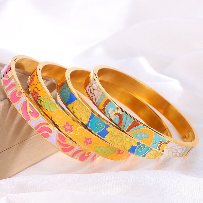 Brazalete de acero de titanio de patrón abierto esmalte de goteo de aceite ligero pulsera de lujo para mujeres europeas y estadounidenses transfronterizas nicho pulsera de alta calidad image 4