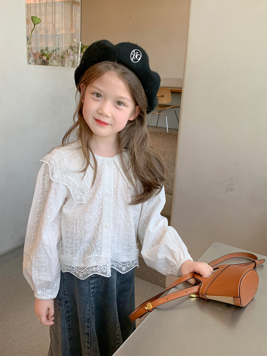Camisa de muñeca de las niñas 2023 otoño nuevo estilo dulce bordado hueco superior de los niños camisa superior de encaje
