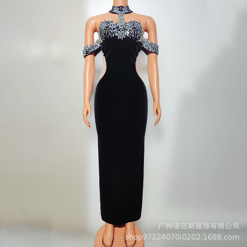 Black Velvet Long Dress with Rhinestones, Suitable for Bridal Engagement Parties, Toast Attire, Miss Universe Pageant Dress, Birthday Gown Black Velvet Long Dress with Rhinestones, Suitable for Bridal Engagement Parties, Toast Attire, Miss Universe Pageant Dress, Birthday Gown