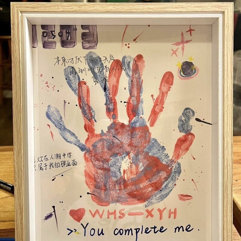 Couple's handprint photo frame, a DIY handmade keepsake featuring handprints, perfect as a 520 (Chinese Valentine's Day) or Valentine's Day gift for your best friend or boyfriend