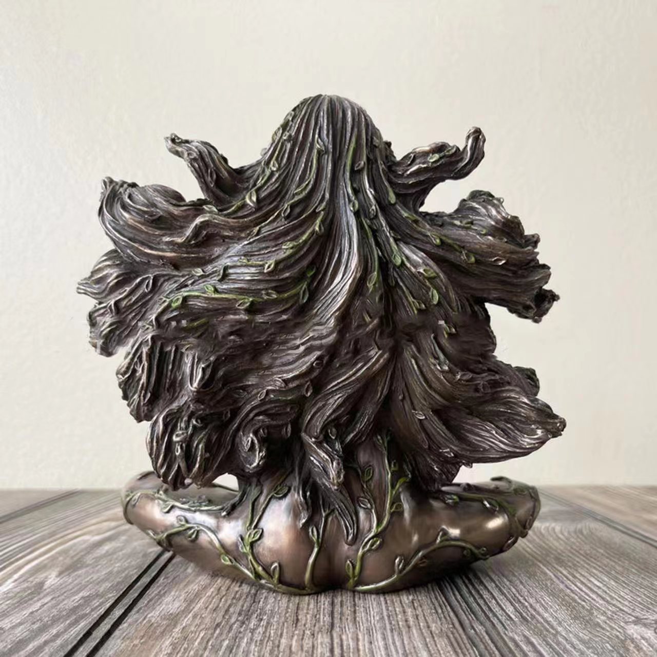 Mãe Terra Deusa Gaia Statue - Close-up