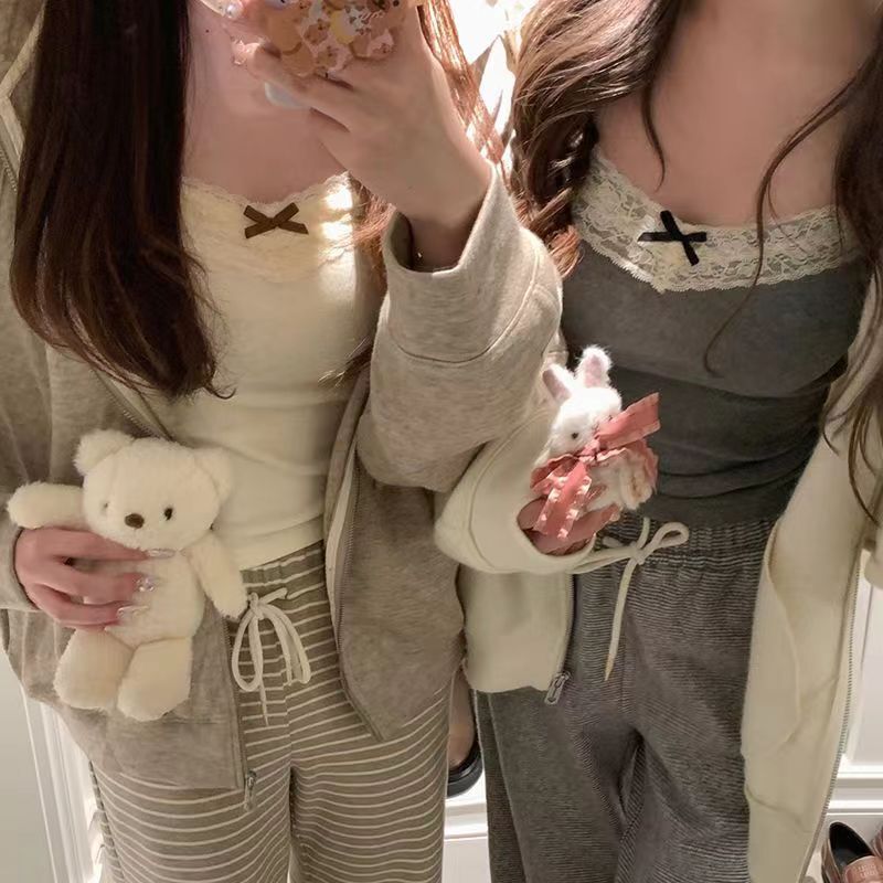 2025 French Sweet and Spicy Lace Camisole with Lace Trim, Feminine and Chic, Can Be Worn as an Inner Layer or Outerwear, Women's Top