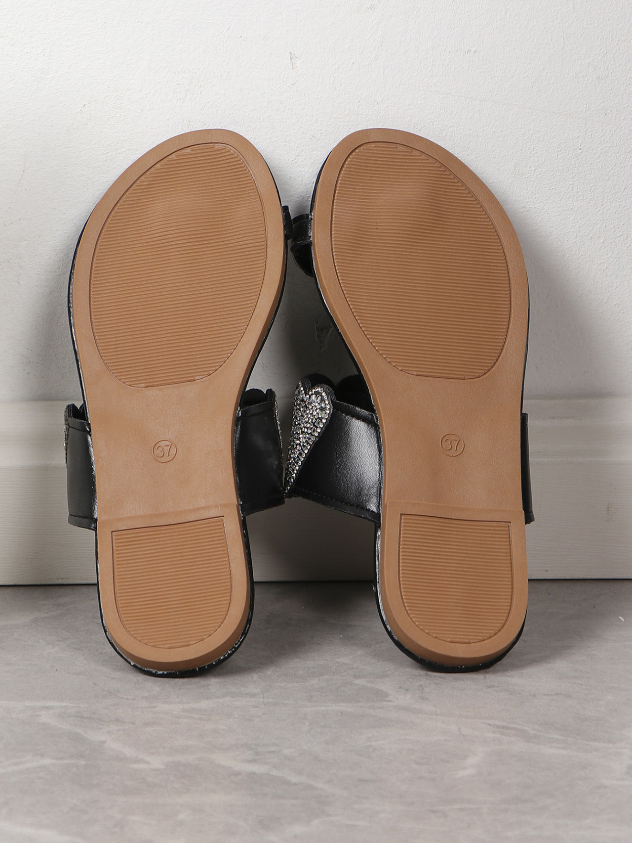 Produttore di origine sandali piatti infradito con strass di dimensioni europee e americane sandali e pantofole da spiaggia leggeri con tacco piatto transfrontaliero da donna_voghion.com