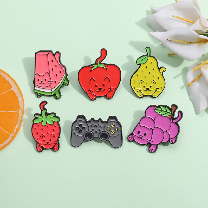 Cartoon Style Cute Sweet Fruit Strawberry Watermelon Zinc Alloy Plating Unisex Brooches display picture 6