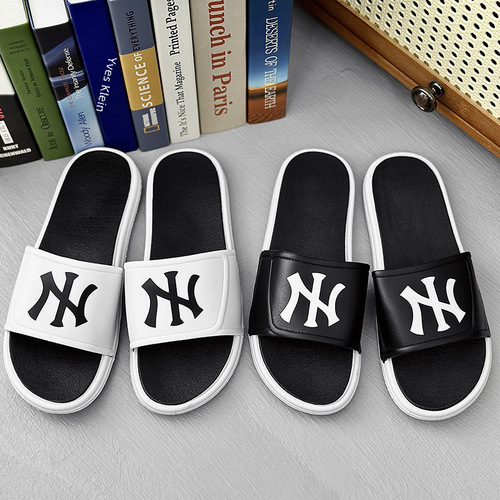 2024 New Men's Summer Trendy Fashion Outdoor Wear Outdoor Beach Sandal Slippers Home Use Indoor Slippers for Men and Women