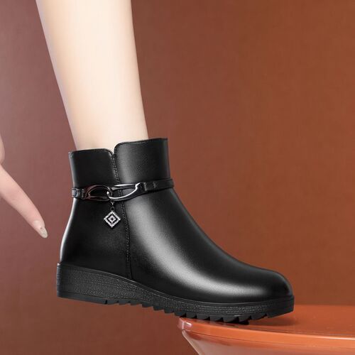 Full leather women's short boots, warm mother's cotton shoes, genuine leather soft soles, non-slip woolen boots for winter, middle-aged and elderly women's cotton boots