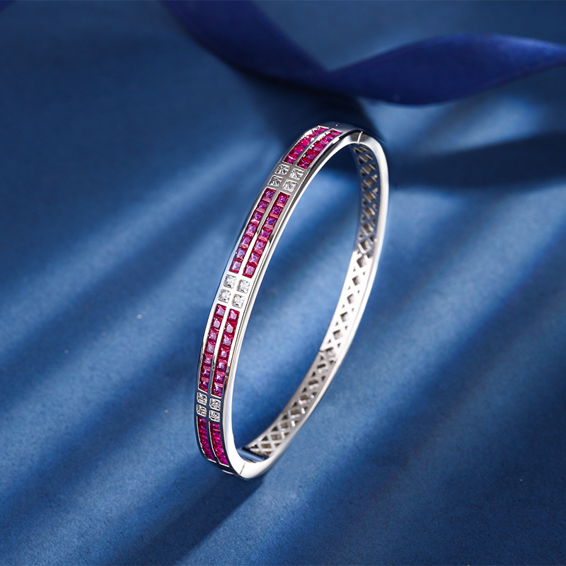 Pulsera de corindón rojo