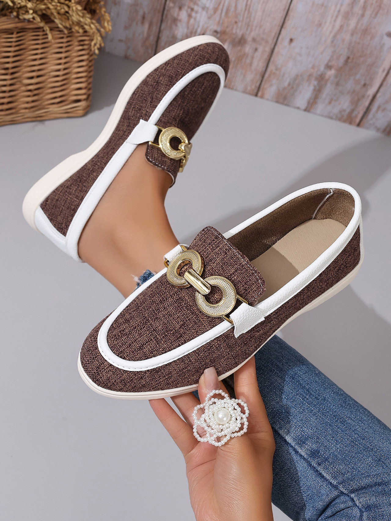 Chaussures pour femmes 2024 chaussures simples de grande taille pour femmes nouveau style bouche peu profonde chaîne à enfiler chaussures plates décontractées d'extérieur pour femmes_voghion.com