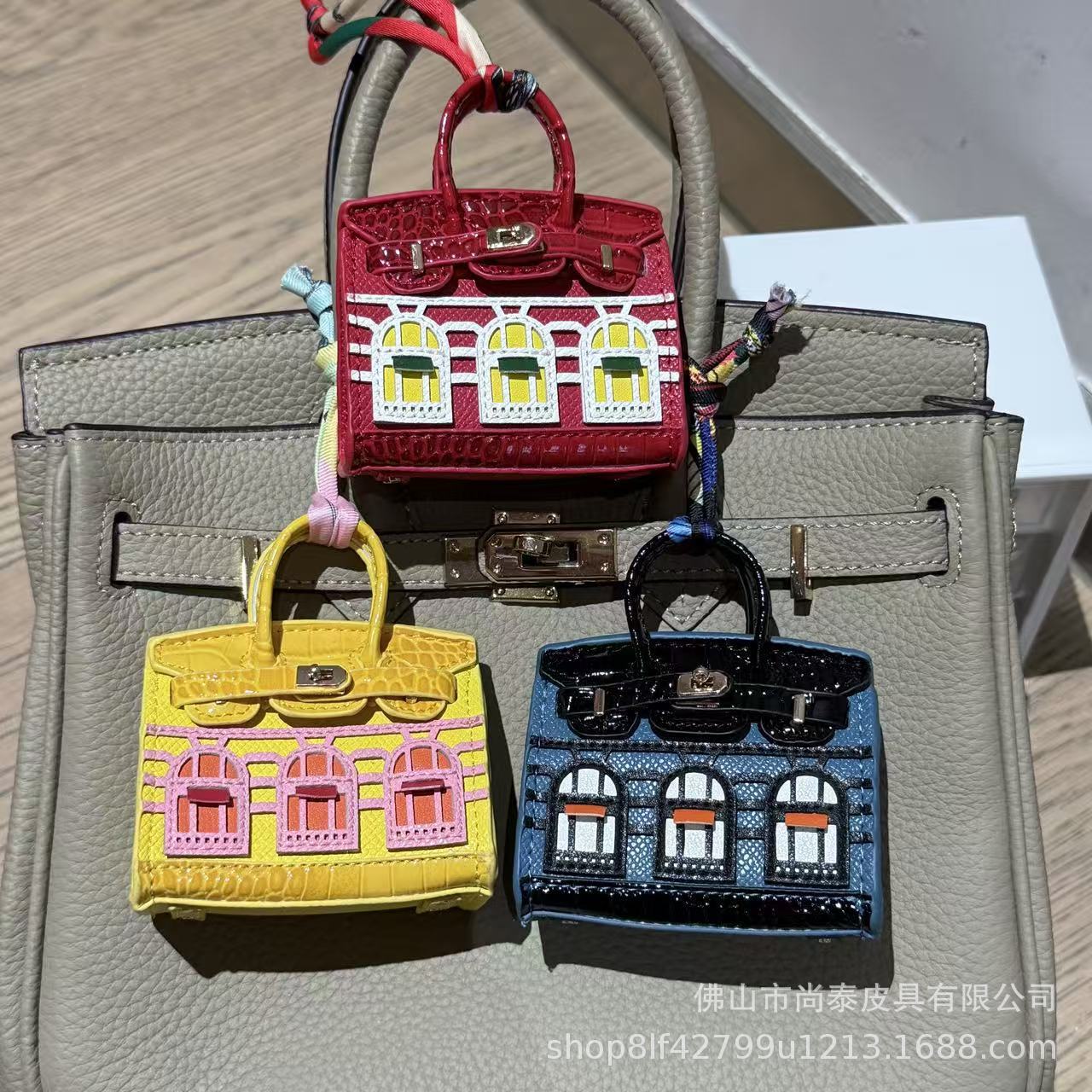迷你铂金房子挂饰可爱直播盲盒对对碰挂件车钥匙挂饰耳机包零钱包