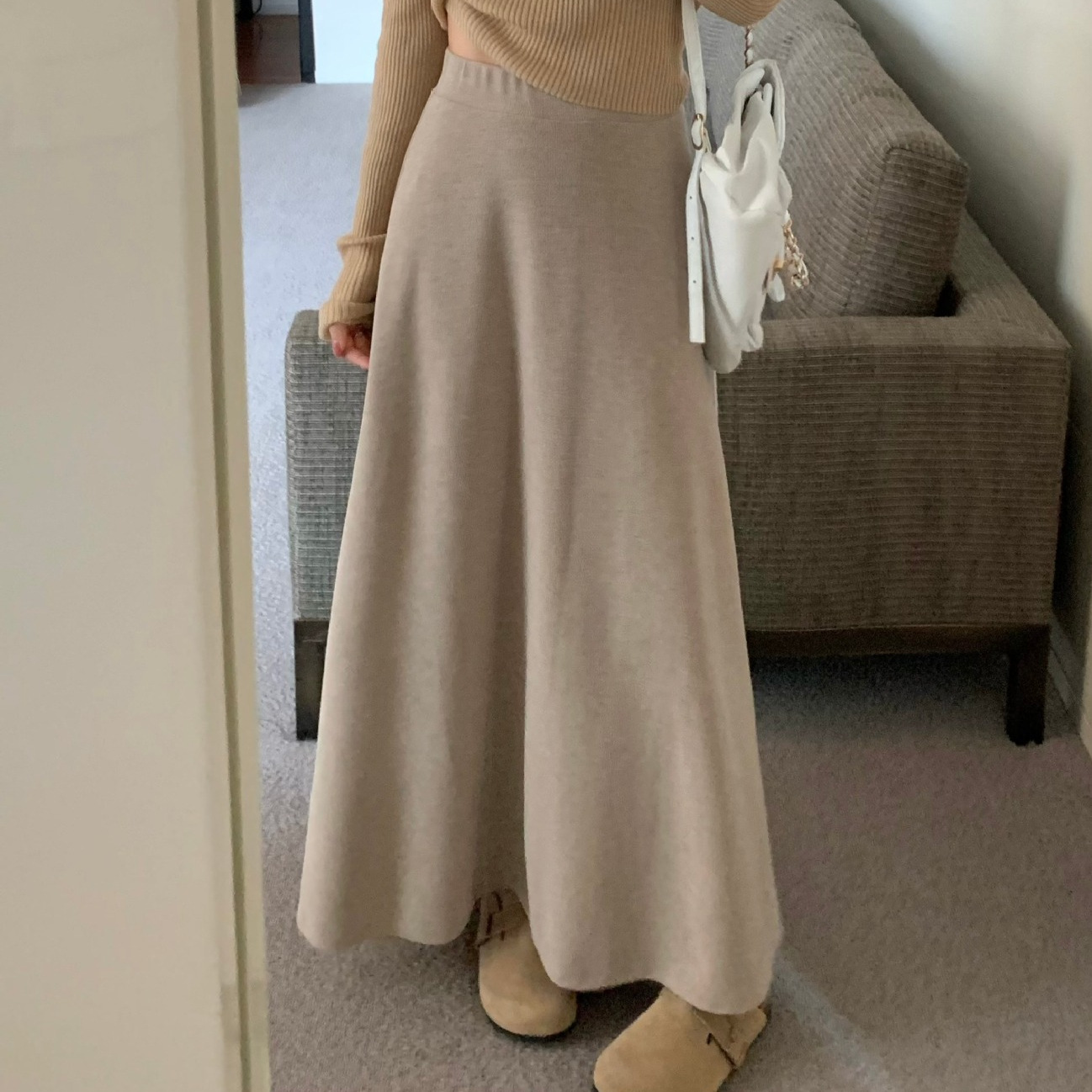 Elegant knitted skirt