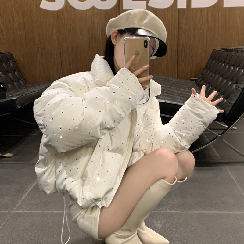 인터넷 축하 같은 스타일 다운 코튼 패딩 재킷 여성의 2024 겨울 새로운 틈새 핫 드릴링 따뜻한 짧은 두꺼운 코튼 패딩 재킷