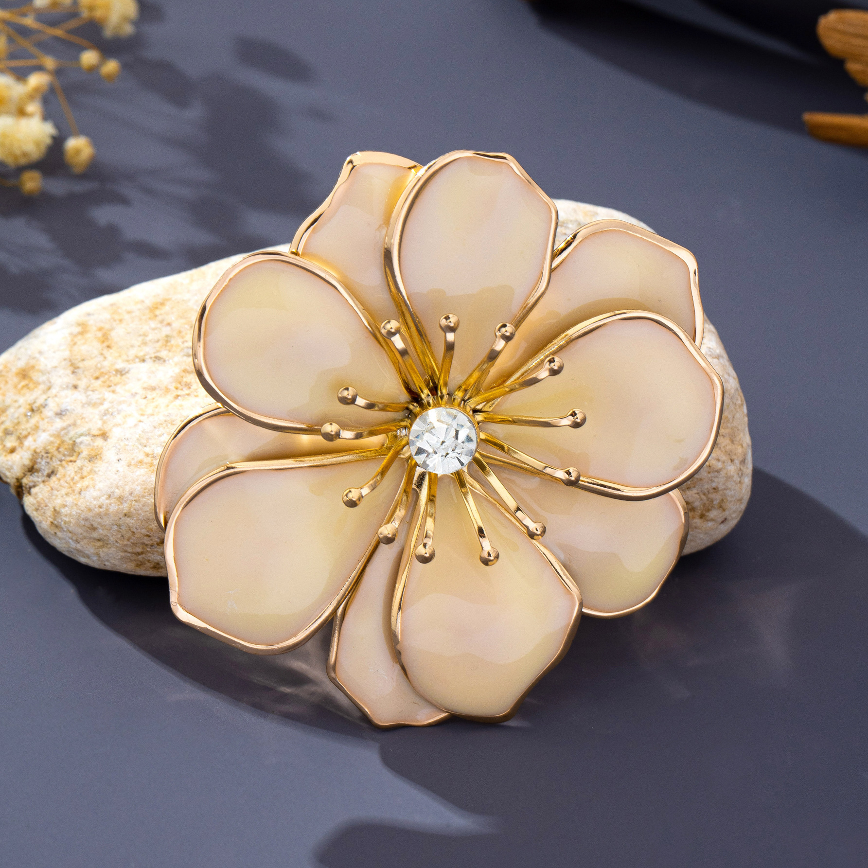 Cross-Border Enamel Flower Brooch with a High-End Feel, Diamond-Encrusted Camellia Pin, Elegant Accessory for Suits and Coats, Wholesale