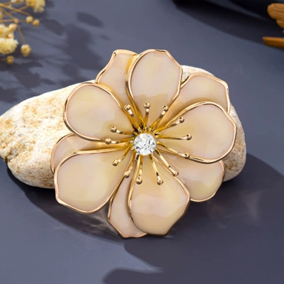 Pin, Elegant Accessory for Suits – Yaxa sancaqları